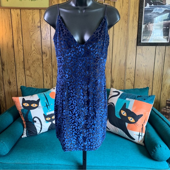 Abbeline Royal Blue Leopard Chemise Style Dress - Picture 2 of 14